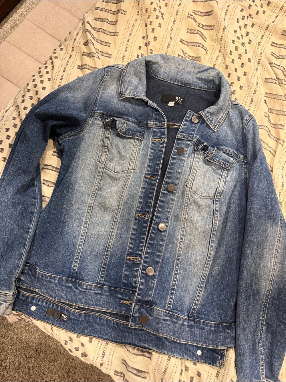 Kut from the Kloth Two-Tone Blue Denim Jacket Terry Jean large stretchy tailored